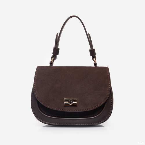 Сумка українського бренду ТМ  "Lucherino" стане хорошим придбанням не на один рік.  Невелика жіноча сумочка виготовлена з високоякісного шкірзамінника та якісної надійної фурнітури. Одне відділення з додатковими кишеньками. Сумочка з короткою ручкою та довгим регульованим ремінцем.