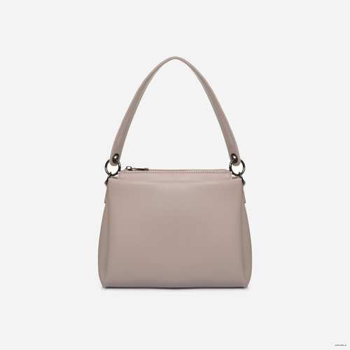 Оригінальна сумка з трьома відділеннями представлена українським брендом ТМ "Lucherino". Виготовлена з високоякісного шкірозамінника та надійної текстильної підкладки.