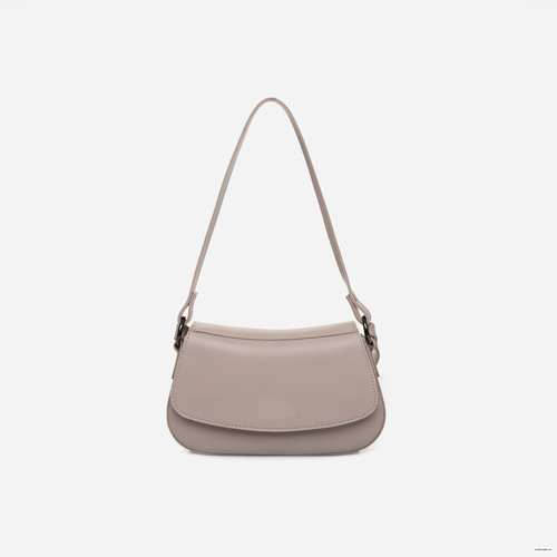 Сумка українського бренду ТМ  "Lucherino" стане хорошим придбанням не на один рік.  Невелика жіноча сумочка виготовлена з високоякісного шкірзамінника та якісної надійної фурнітури в кольорі - нікель.